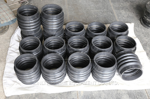 關(guān)于耐油<a href=http://www.xinligd.com target=_blank class=infotextkey>橡膠接頭</a>開裂的原因