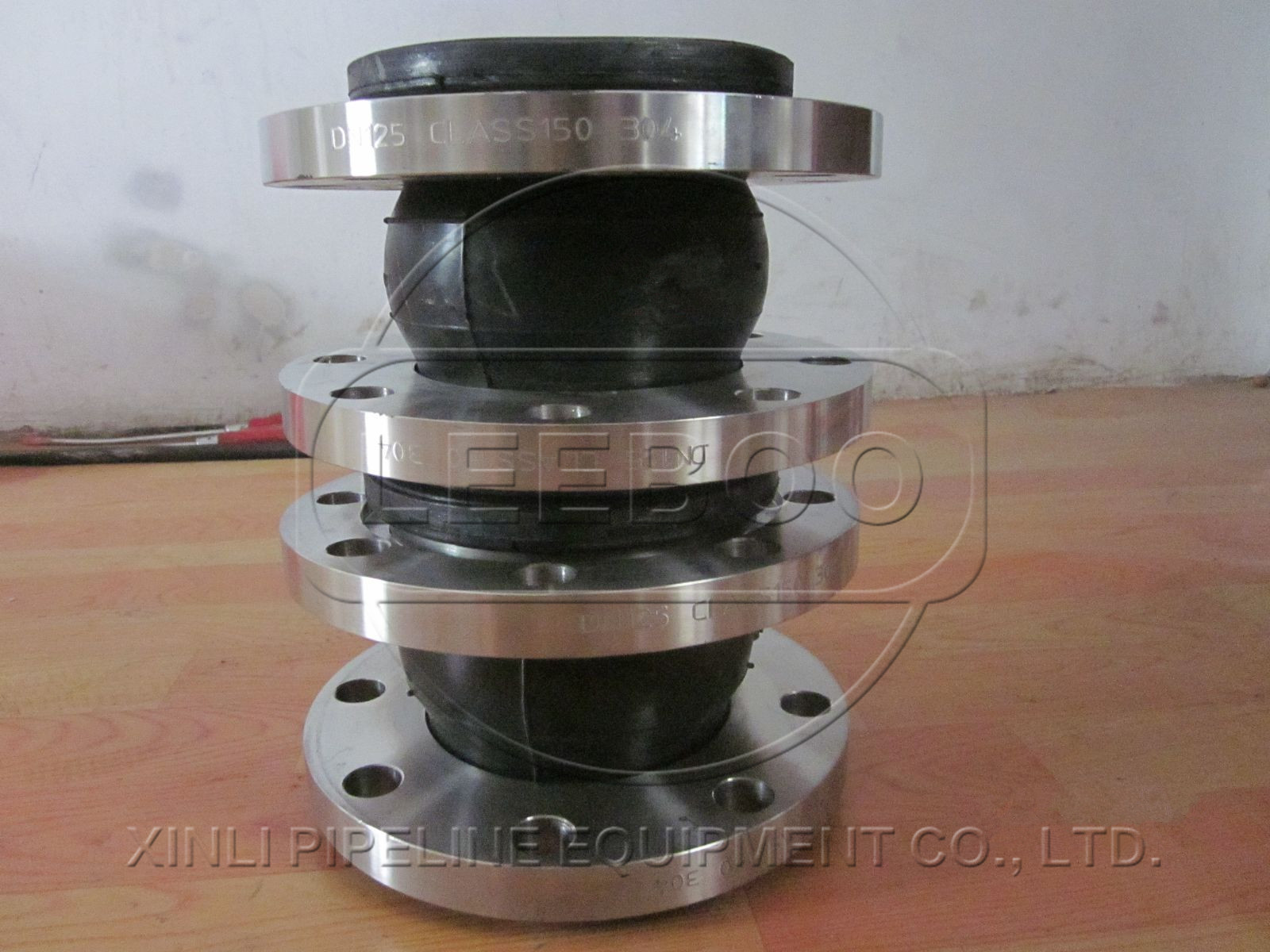 香港港島深水灣絲扣<a href=http://www.xinligd.com target=_blank class=infotextkey>橡膠接頭</a>發(fā)貨現(xiàn)場